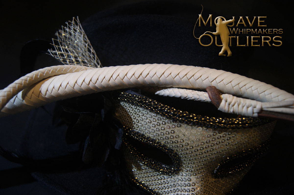 This is a detail of the plaiting of the all white FG snake whip, showing the slightly higher profile of the lace...