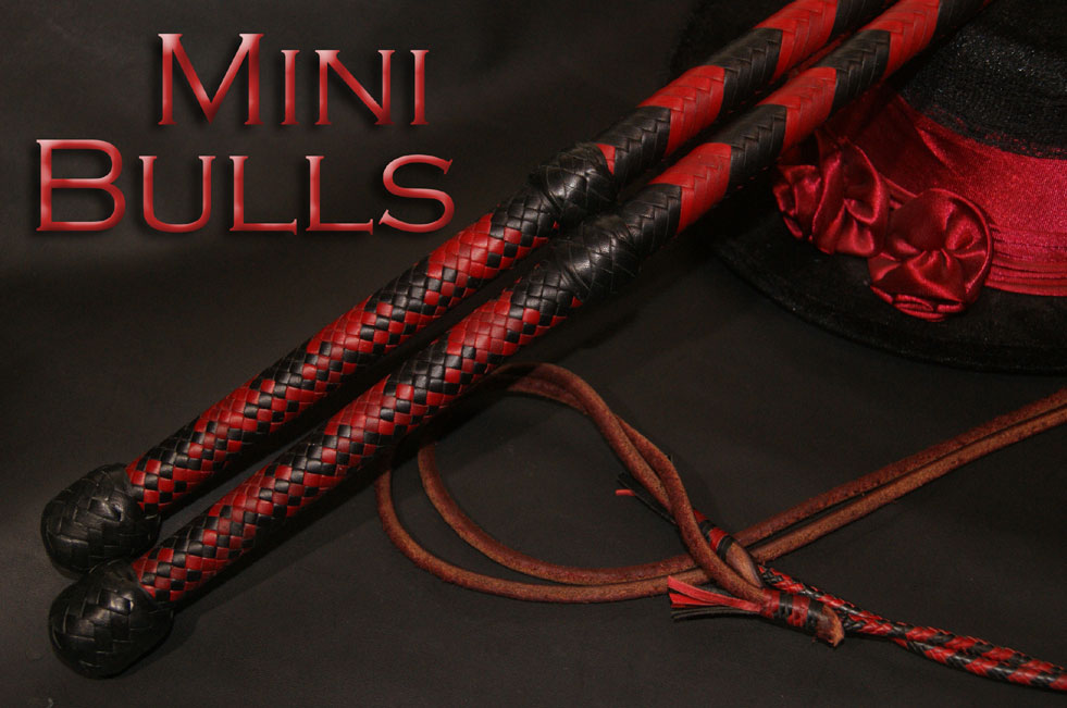 Mini bullwhips black and red pair